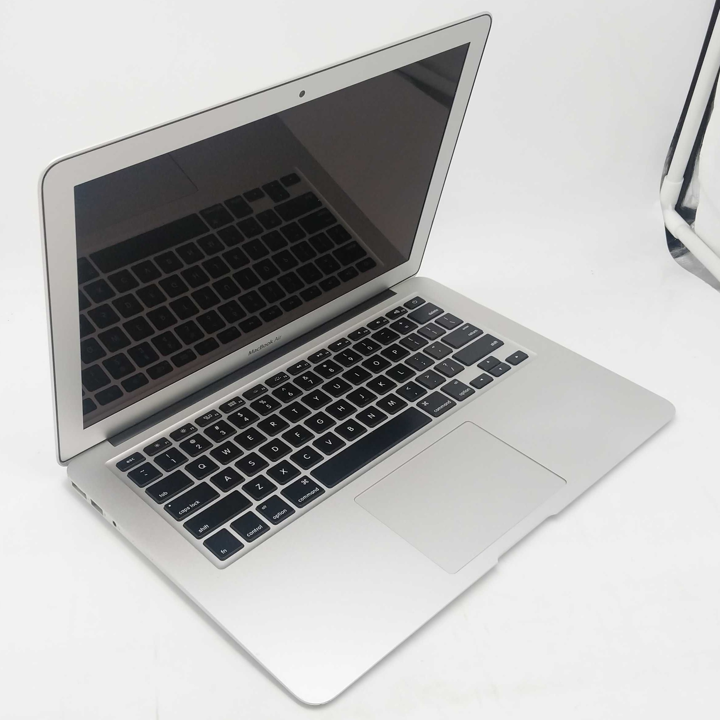 pic of Apple MacBook Air 2013 A1466 13.3" i5-4250U 256GB SSD 4GB DDR3