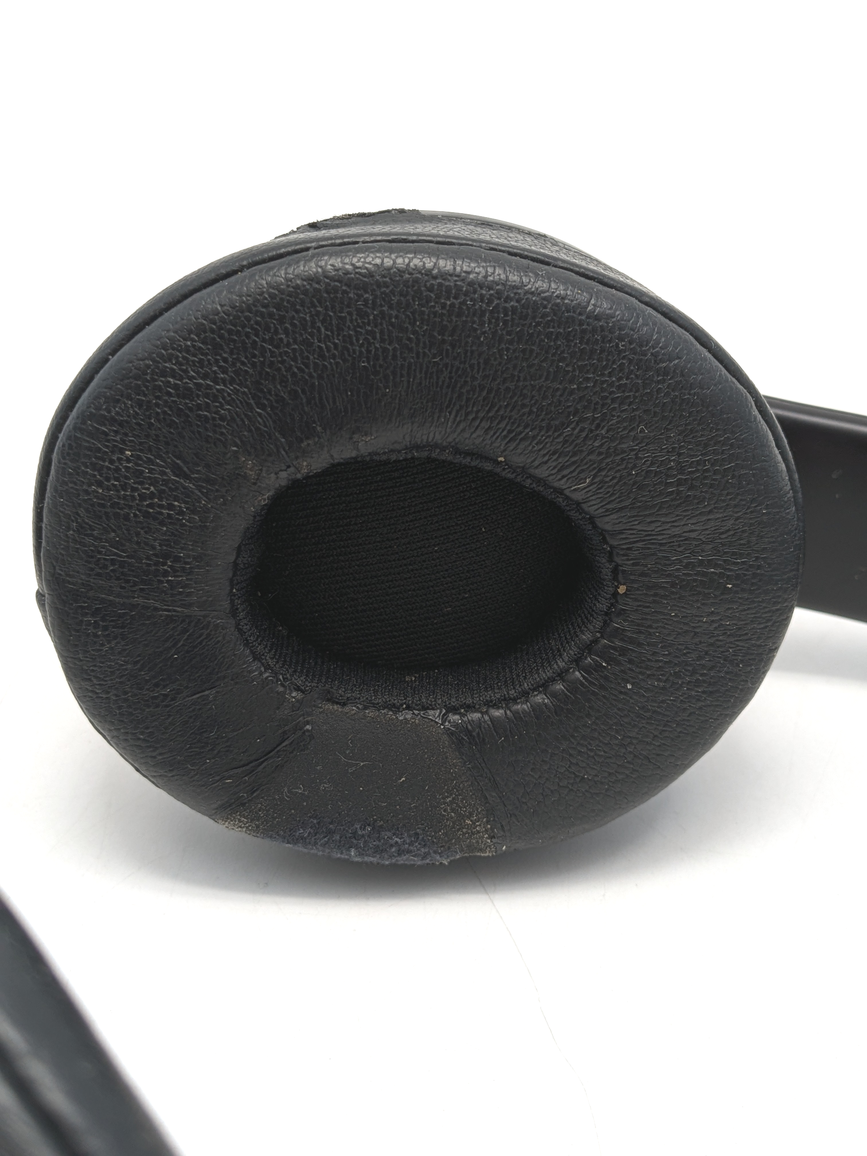 как выглядит Beats by Dre Solo 3 Wireless Bluetooth Headphones MX432LL/A - Black фото