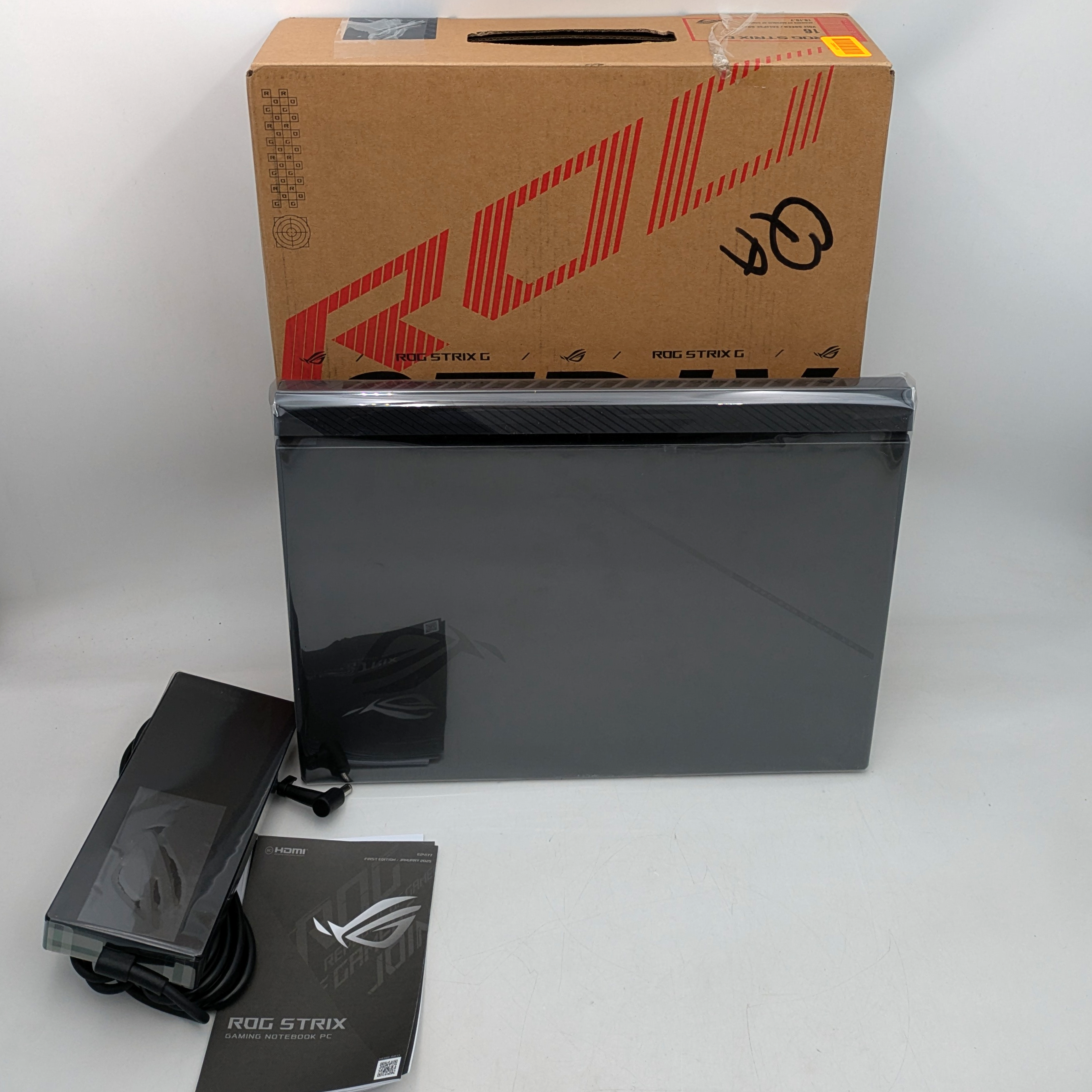 ASUS ROG Strix G16 16″ Ryzen 9 8940HX 16GB DDR5 1TB SSD RTX 5070 Ti Win11H