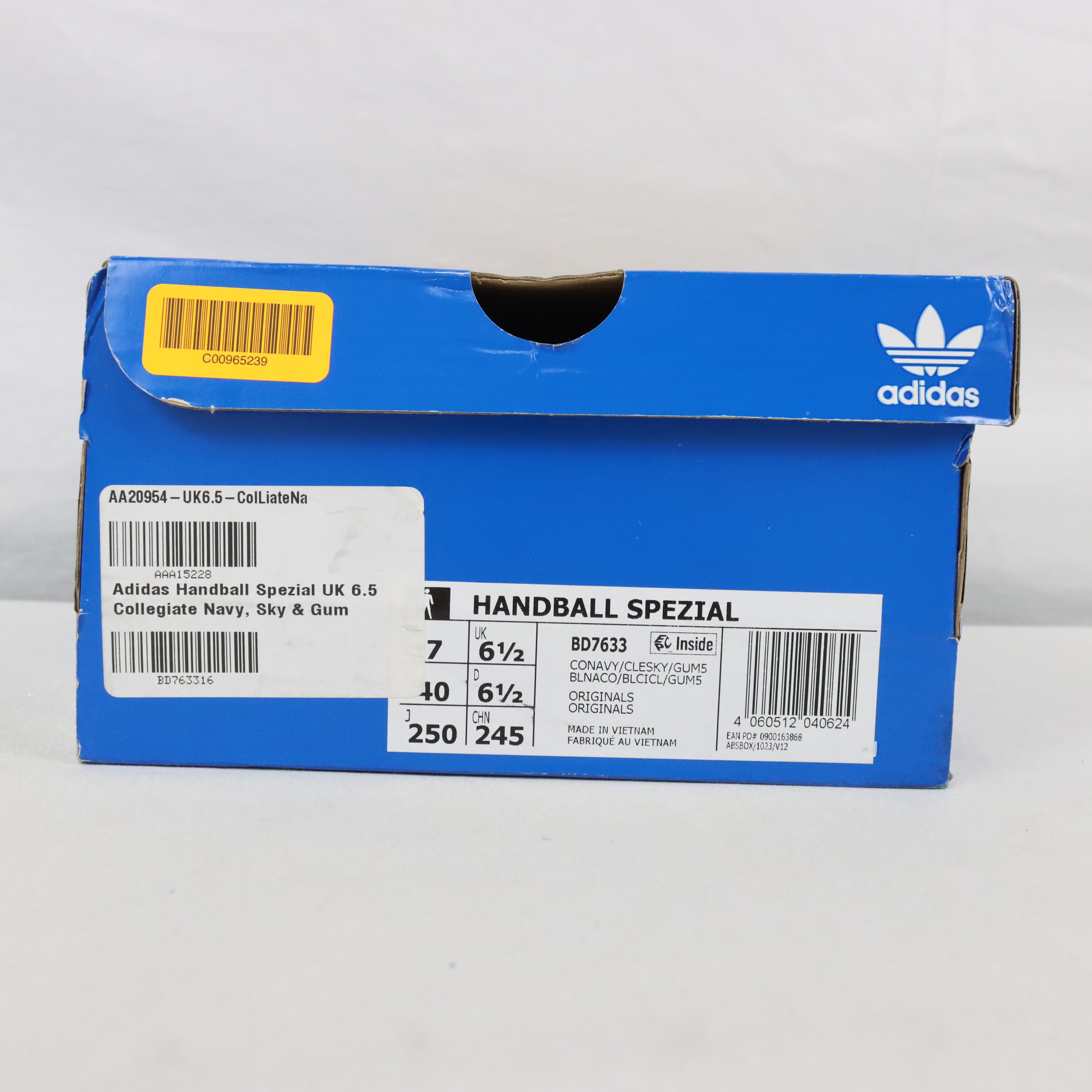 Adidas Original Handball Spezial Sneakers In Navy & Gum - Men's Size 7 (BD7633) detailed image 8